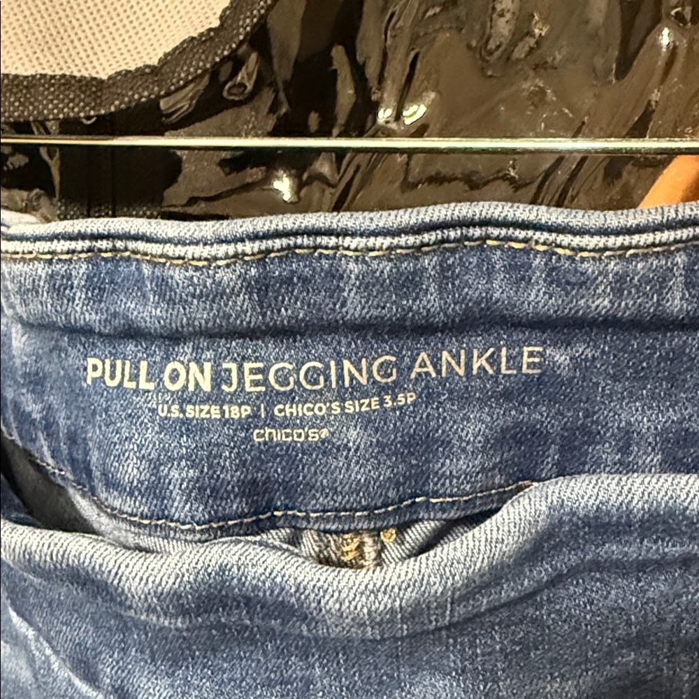 Chico's Blue Cropped Jeans with Floral Embroidery - Picture 4 of 7